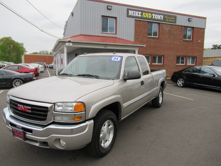 2004 GMC Sierra 1500 Ext Cab 143.5" WB 4WD SLE, available for sale in South Windsor, Connecticut | Mike And Tony Auto Sales, Inc. South Windsor, Connecticut