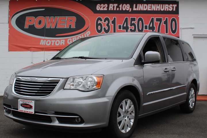 2014 Chrysler Town & Country 4dr Wgn Touring, available for sale in Lindenhurst, New York | Power Motor Group. Lindenhurst, New York