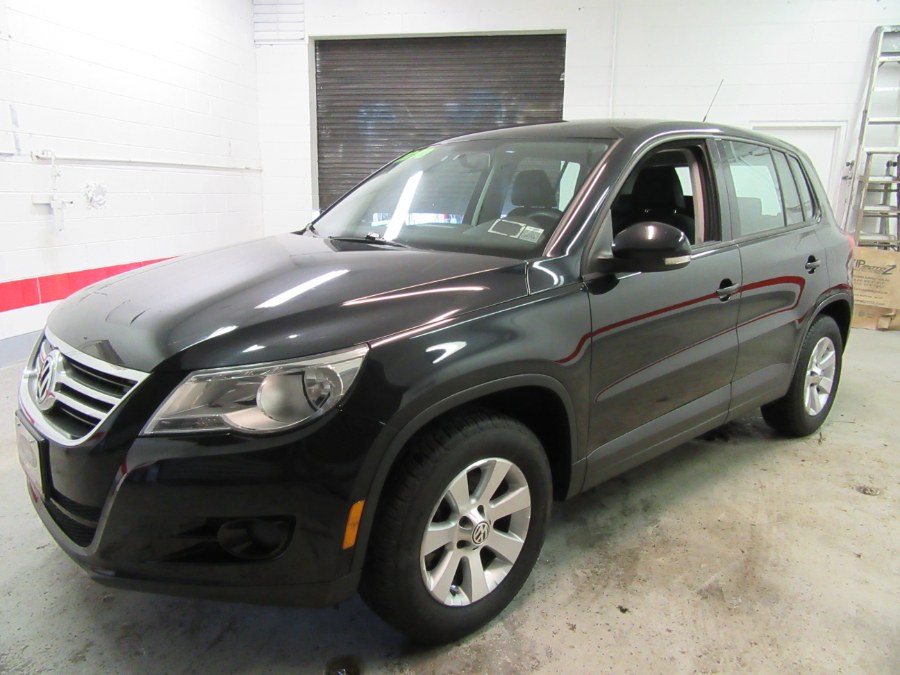 2010 Volkswagen Tiguan AWD 4dr SE w/Leather *Ltd Avail*, available for sale in Little Ferry, New Jersey | Royalty Auto Sales. Little Ferry, New Jersey
