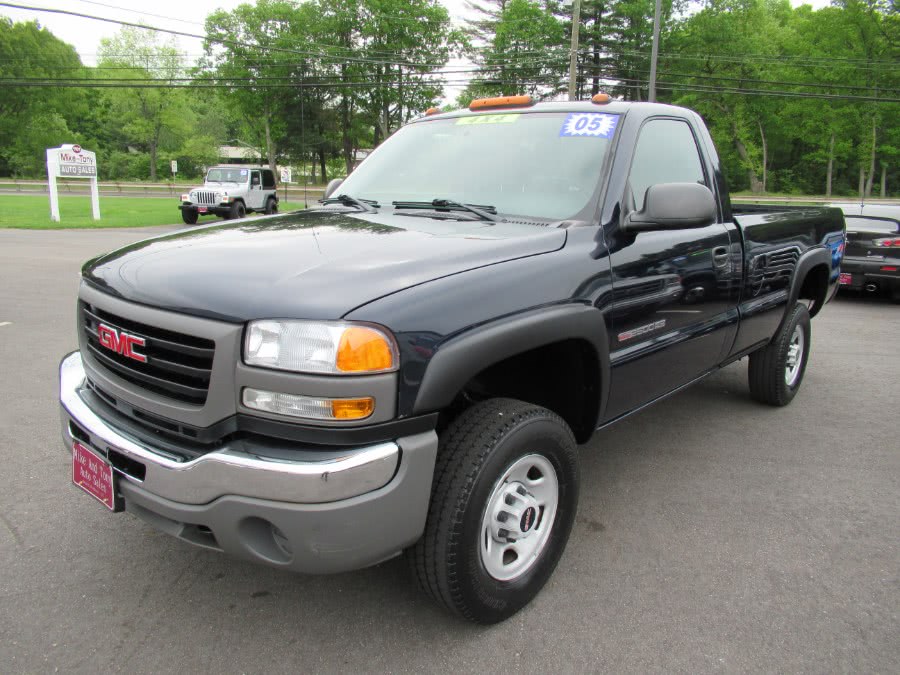 2005 GMC Sierra 2500HD Reg Cab 133" WB 4WD Work Truck, available for sale in South Windsor, Connecticut | Mike And Tony Auto Sales, Inc. South Windsor, Connecticut