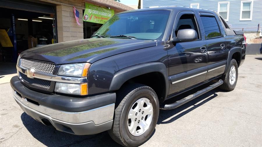2003 Chevrolet Avalanche 1500 5dr Crew Cab 130" WB 4WD, available for sale in Stratford, Connecticut | Mike's Motors LLC. Stratford, Connecticut