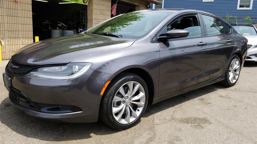2015 Chrysler 200 4dr Sdn S AWD, available for sale in Stratford, Connecticut | Mike's Motors LLC. Stratford, Connecticut