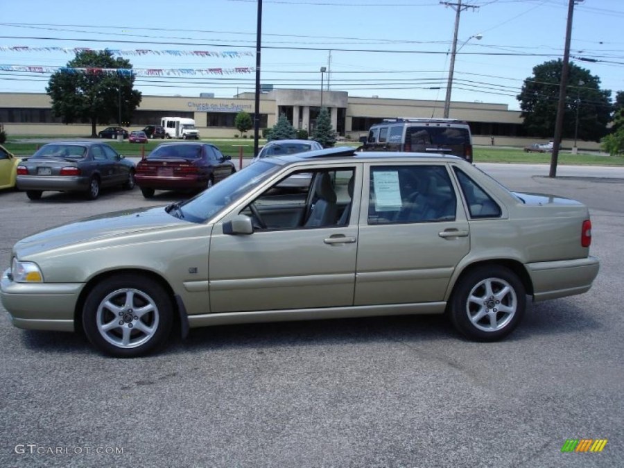 2000 Volvo S70 GLT A SR 4dr Sdn Turbo w/Sunroof, available for sale in Newington, Connecticut | Wholesale Motorcars LLC. Newington, Connecticut