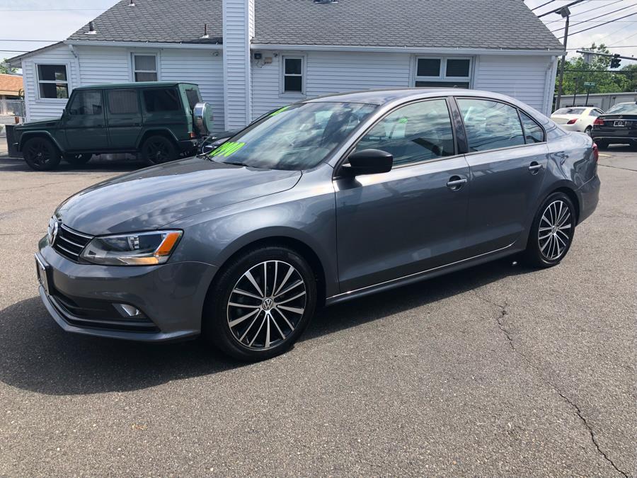 2015 Volkswagen Jetta Sedan 4dr Auto 1.8T SE w/Connectivity PZEV, available for sale in Milford, Connecticut | Chip's Auto Sales Inc. Milford, Connecticut