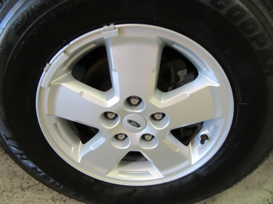 2009 Ford Escape 4WD 4dr V6 Auto XLT, available for sale in Little Ferry, New Jersey | Victoria Preowned Autos Inc. Little Ferry, New Jersey 2009 Ford Escape 4WD 4dr V6 Auto XLT, available for sale in Little Ferry, New Jersey | Victoria Preowned Autos Inc. Little Ferry, New Jersey