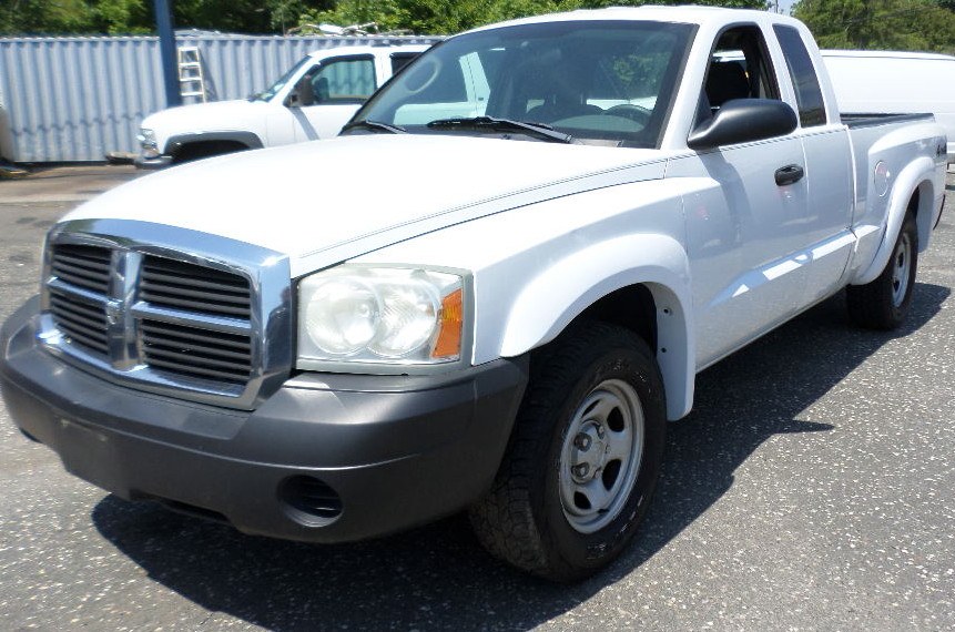 2006 Dodge Dakota 2dr Club Cab 131 4WD ST, available for sale in Patchogue, New York | Romaxx Truxx. Patchogue, New York