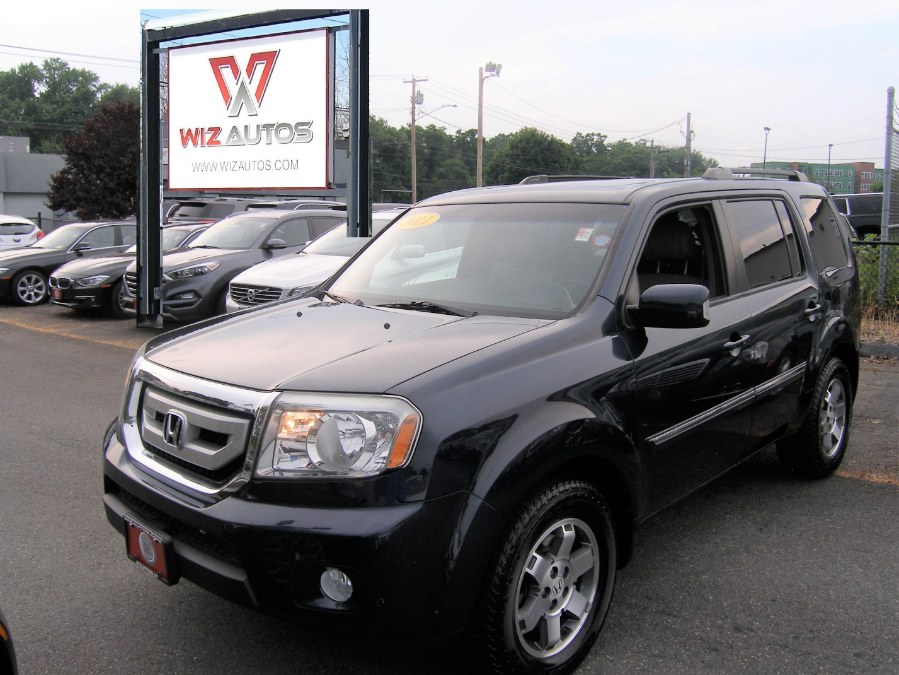 2011 Honda Pilot 4WD 4dr Touring w/RES & Navi, available for sale in Stratford, Connecticut | Wiz Leasing Inc. Stratford, Connecticut