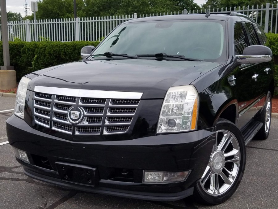 2008 Cadillac Escalade AWD 4dr Premium,Navigation,DVD, available for sale in Queens, NY
