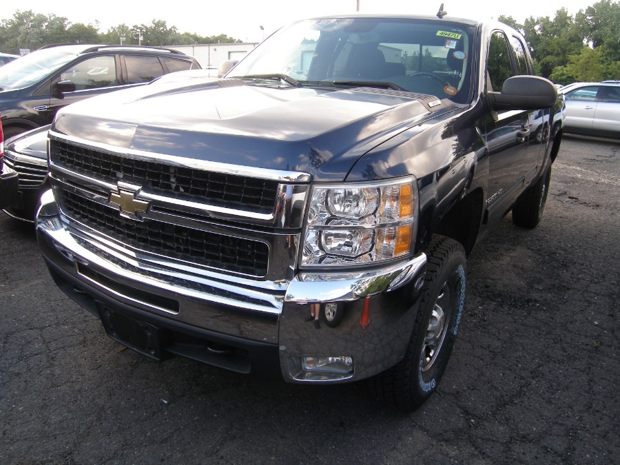 2009 Chevrolet Silverado 2500HD 4WD Ext Cab 143.5" LT, available for sale in Stratford, Connecticut | Wiz Leasing Inc. Stratford, Connecticut