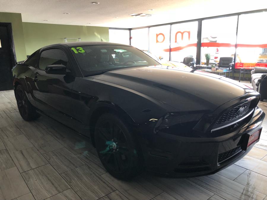 2013 Ford Mustang 2dr Cpe V6, available for sale in West Hartford, Connecticut | AutoMax. West Hartford, Connecticut