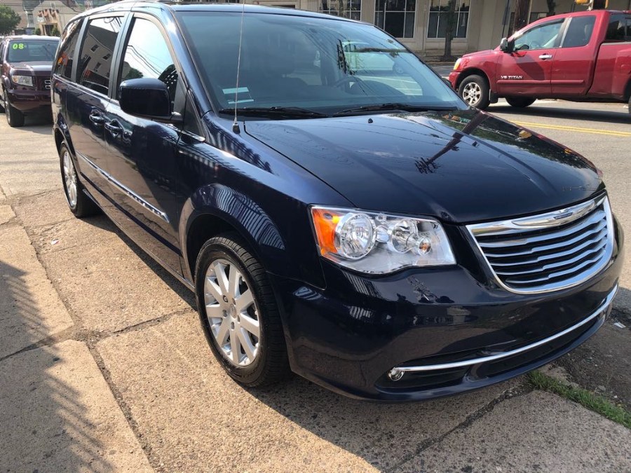2016 Chrysler Town & Country 4dr Wgn Touring, available for sale in Paterson, New Jersey | MFG Prestige Auto Group. Paterson, New Jersey