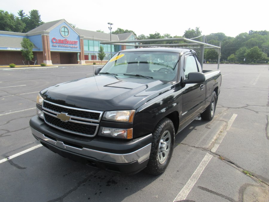 2007 Chevrolet Silverado 1500 Classic Reg Cab 119.0" Clean Carfax, available for sale in New Britain, Connecticut | Universal Motors LLC. New Britain, Connecticut
