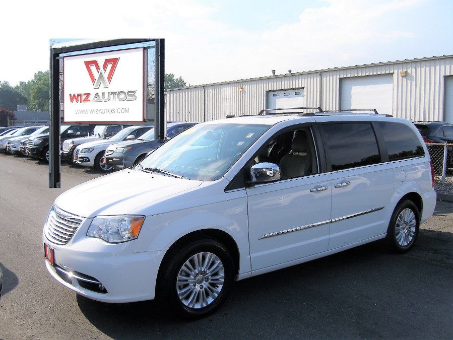 2014 Chrysler Town & Country 4dr Wgn Limited, available for sale in Stratford, Connecticut | Wiz Leasing Inc. Stratford, Connecticut