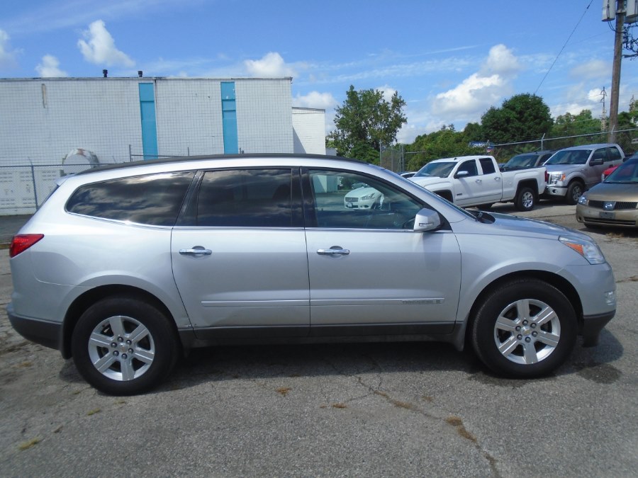 2009 Chevrolet Traverse AWD 4dr LT w/1LT, available for sale in Milford, Connecticut | Dealertown Auto Wholesalers. Milford, Connecticut