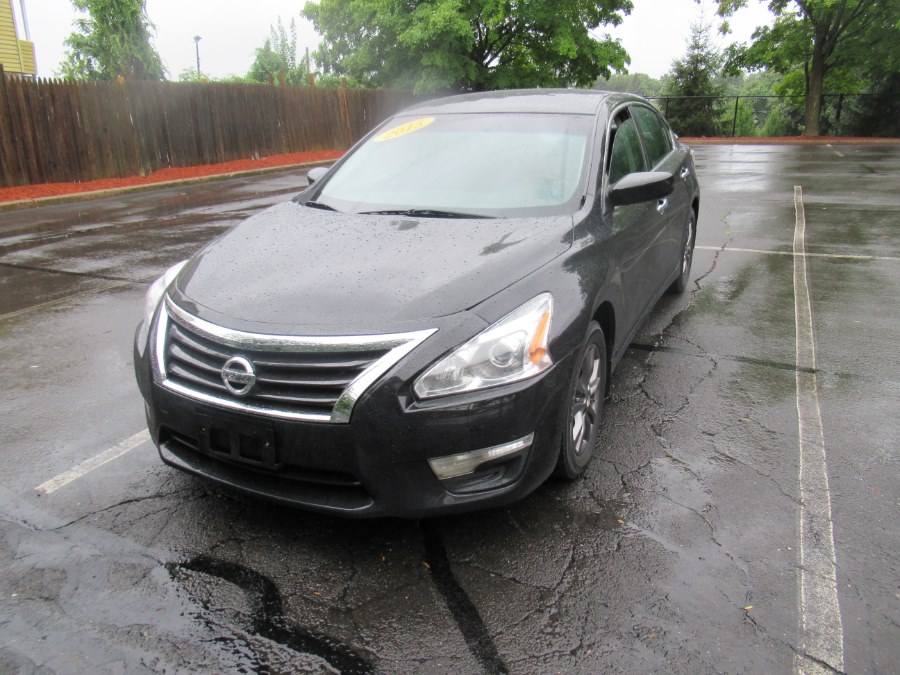 2015 Nissan Altima 4dr Sdn I4 2.5, available for sale in New Britain, Connecticut | Universal Motors LLC. New Britain, Connecticut