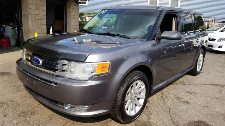 2009 Ford Flex 4dr SEL FWD, available for sale in Stratford, Connecticut | Mike's Motors LLC. Stratford, Connecticut