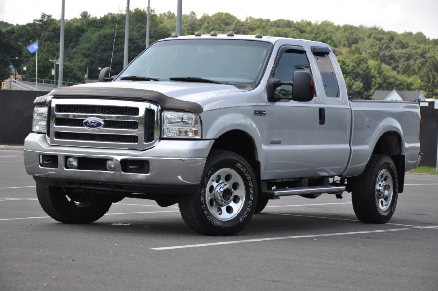 2005 Ford Super Duty F-350 SRW Supercab 158" XLT 4WD, available for sale in Waterbury, Connecticut | Platinum Auto Care. Waterbury, Connecticut