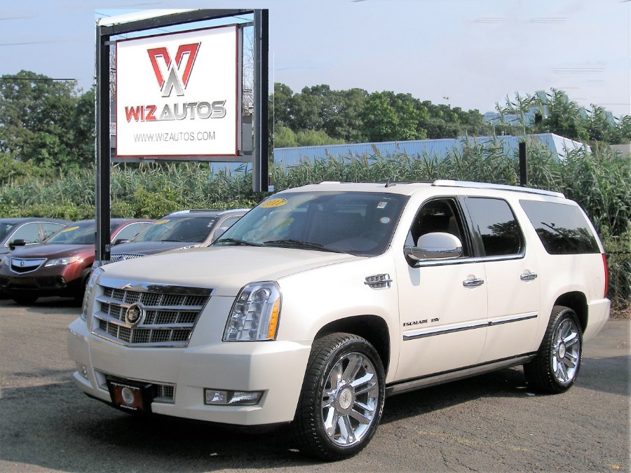 2011 Cadillac Escalade ESV AWD 4dr Platinum Edition, available for sale in Stratford, Connecticut | Wiz Leasing Inc. Stratford, Connecticut