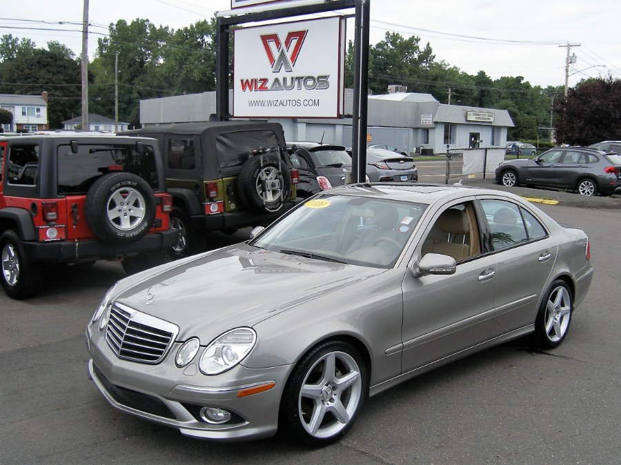 2009 Mercedes-Benz E-Class 4dr Sdn Luxury 3.5L RWD, available for sale in Stratford, Connecticut | Wiz Leasing Inc. Stratford, Connecticut