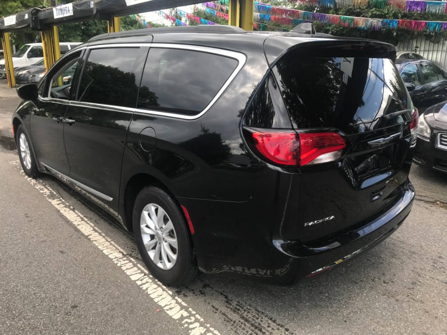 2017 Chrysler Pacifica Touring-L 4dr Wgn, available for sale in Rosedale, New York | Sunrise Auto Sales. Rosedale, New York 2017 Chrysler Pacifica Touring-L 4dr Wgn, available for sale in Rosedale, New York | Sunrise Auto Sales. Rosedale, New York