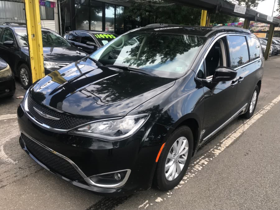2017 Chrysler Pacifica Touring-L 4dr Wgn, available for sale in Rosedale, New York | Sunrise Auto Sales. Rosedale, New York