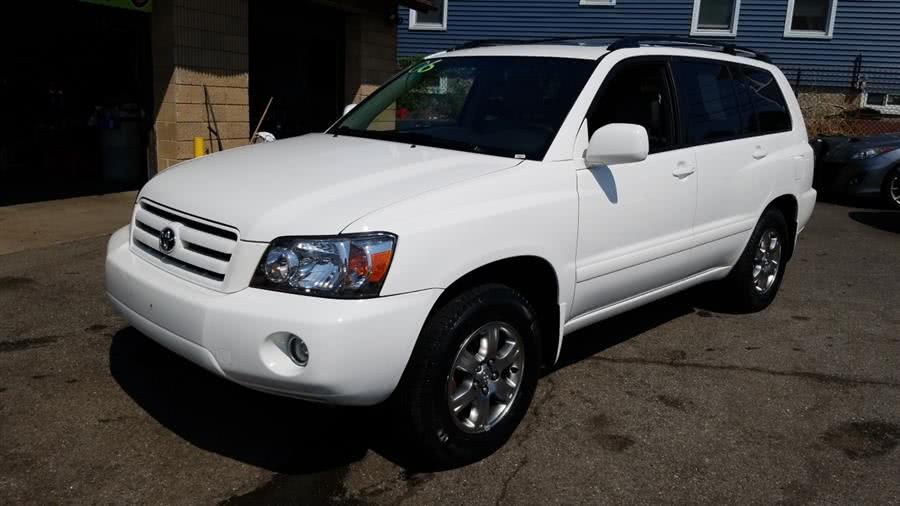 2006 Toyota Highlander 4dr V6 4WD Limited w/3rd Row, available for sale in Stratford, Connecticut | Mike's Motors LLC. Stratford, Connecticut