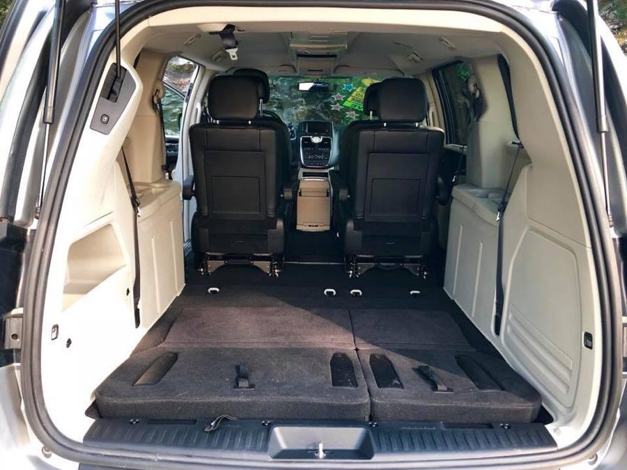 Used Chrysler Town & Country 4dr Wgn Touring 2015 | Sena Motors Inc. Revere, Massachusetts Used Chrysler Town & Country 4dr Wgn Touring 2015 | Sena Motors Inc. Revere, Massachusetts