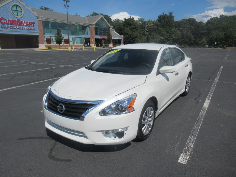 2014 Nissan Altima 4dr Sdn I4 2.5 SV, available for sale in New Britain, Connecticut | Universal Motors LLC. New Britain, Connecticut