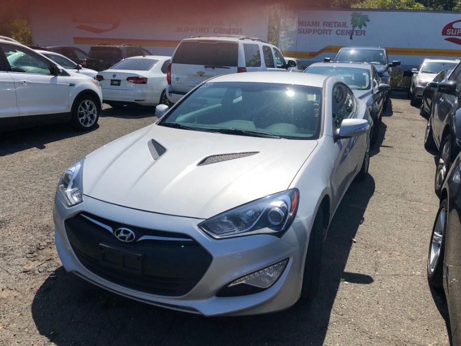 2015 Hyundai Genesis Coupe 2dr 3.8L Auto Base w/Black Seats, available for sale in Stratford, Connecticut | Wiz Leasing Inc. Stratford, Connecticut