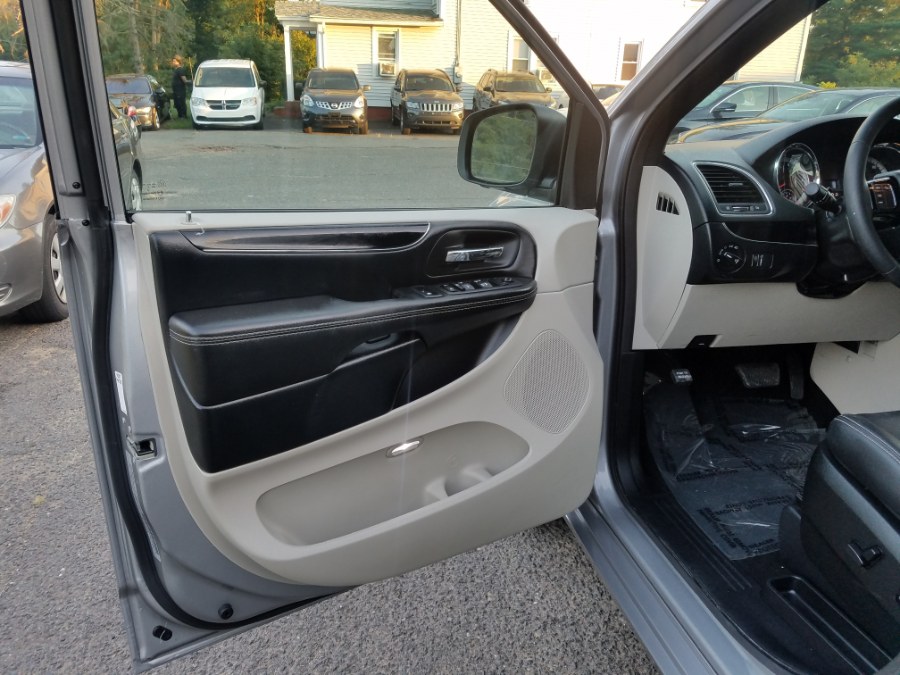 2018 Dodge Grand Caravan SXT Wagon, available for sale in East Windsor, Connecticut | Toro Auto. East Windsor, Connecticut 2018 Dodge Grand Caravan SXT Wagon, available for sale in East Windsor, Connecticut | Toro Auto. East Windsor, Connecticut