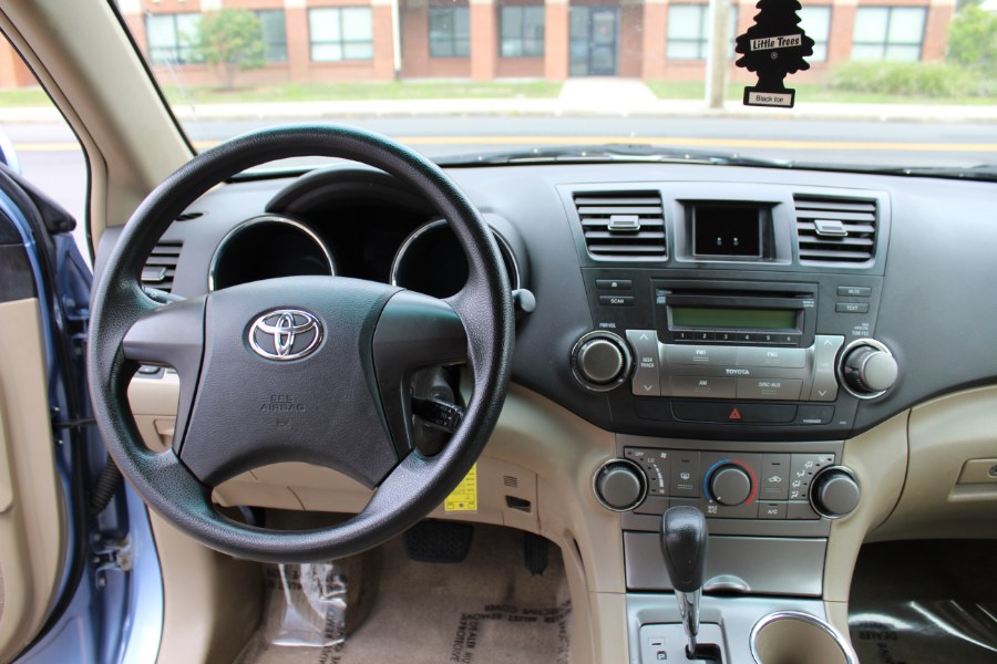 2008 Toyota Highlander 4WD 4dr Base, available for sale in Manchester, Connecticut | Carsonmain LLC. Manchester, Connecticut 2008 Toyota Highlander 4WD 4dr Base, available for sale in Manchester, Connecticut | Carsonmain LLC. Manchester, Connecticut