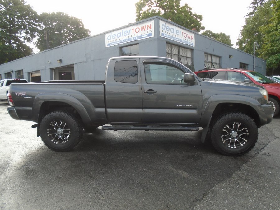 2009 Toyota Tacoma 4WD Access V6 AT, available for sale in Milford, Connecticut | Dealertown Auto Wholesalers. Milford, Connecticut