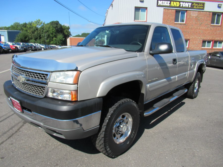 2005 Chevrolet Silverado 2500HD Ext Cab 143.5" WB 4WD LT, available for sale in South Windsor, Connecticut | Mike And Tony Auto Sales, Inc. South Windsor, Connecticut