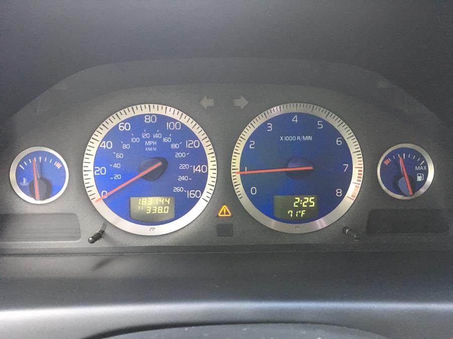 2004 Volvo MDX photo