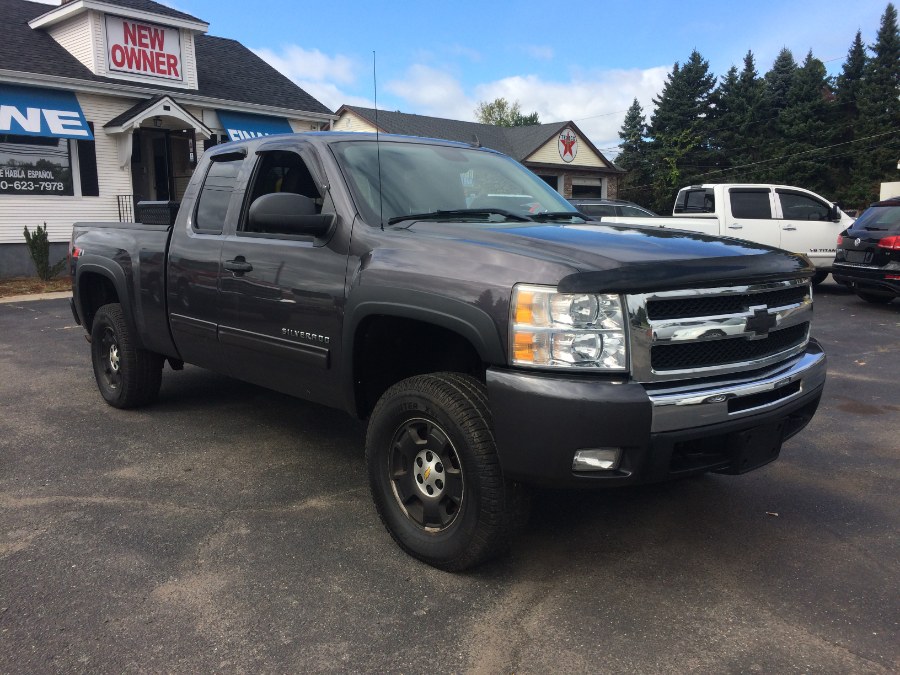 2011 Chevrolet Silverado 1500 4WD Ext Cab 143.5" LT, available for sale in East Windsor, Connecticut | A1 Auto Sale LLC. East Windsor, Connecticut
