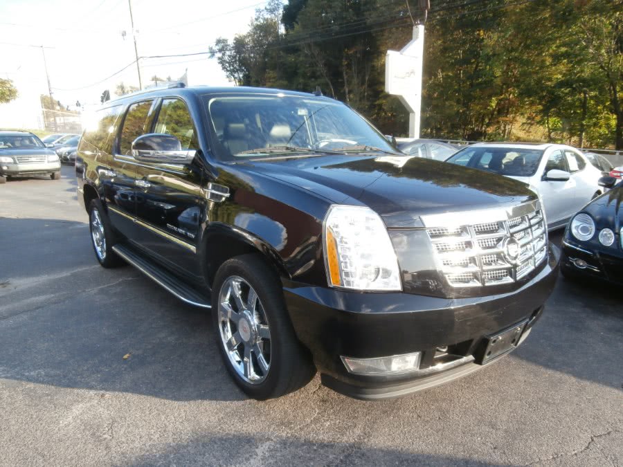 2011 Cadillac Escalade ESV AWD 4dr Luxury, available for sale in Waterbury, Connecticut | Jim Juliani Motors. Waterbury, Connecticut