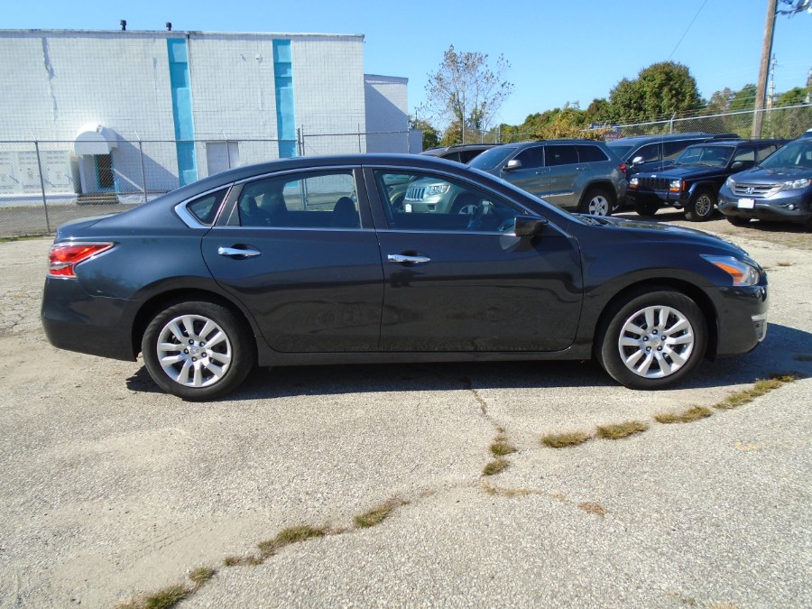 2015 Nissan Altima 4dr Sdn I4 2.5 S, available for sale in Milford, Connecticut | Dealertown Auto Wholesalers. Milford, Connecticut