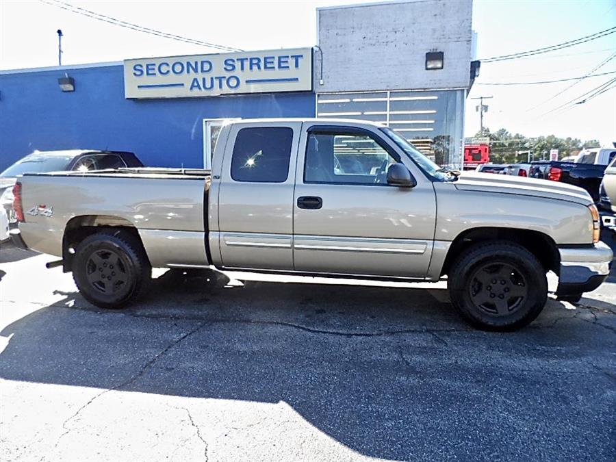 2006 Chevrolet Silverado 1500 4WD EXT CAB, available for sale in Manchester, New Hampshire | Second Street Auto Sales Inc. Manchester, New Hampshire