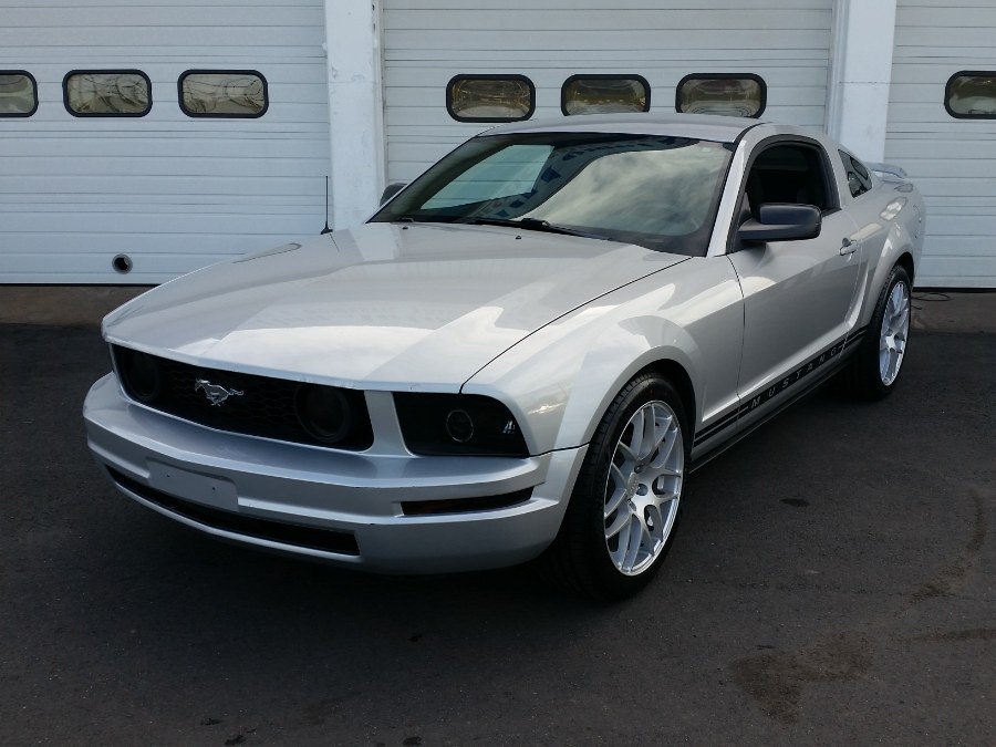 Used Ford Mustang 2dr Cpe Deluxe 2005 | Action Automotive. Berlin, Connecticut