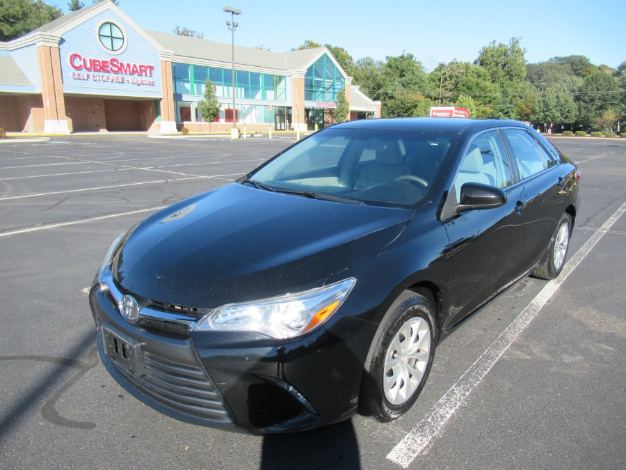 2015 Toyota Camry 4dr Sdn I4 Auto SE - Clean Carfax, available for sale in New Britain, Connecticut | Universal Motors LLC. New Britain, Connecticut