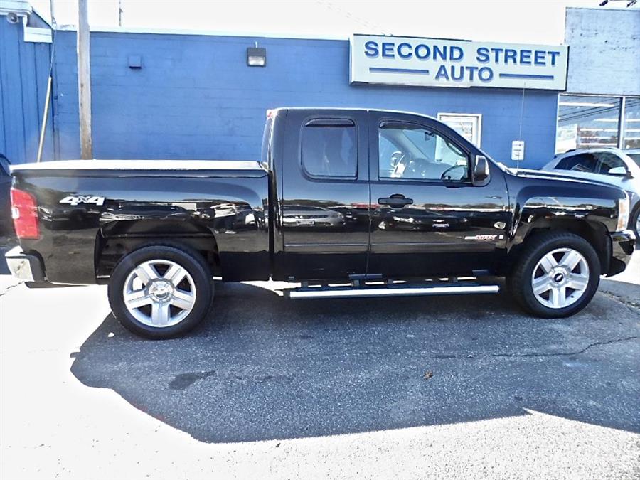2007 Chevrolet Silverado 1500 LT EXT. CAB, available for sale in Manchester, New Hampshire | Second Street Auto Sales Inc. Manchester, New Hampshire