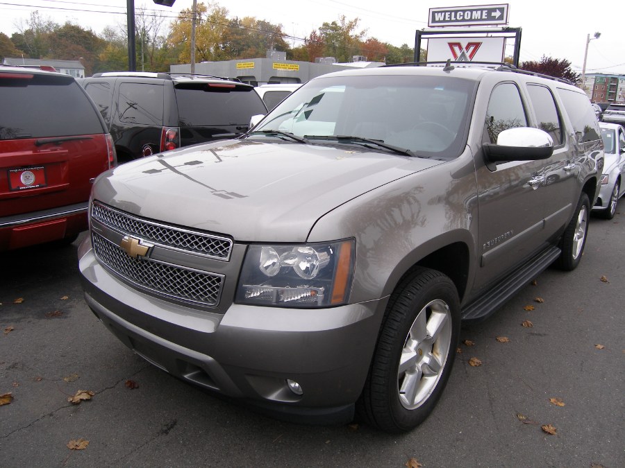 2008 Chevrolet Suburban 4WD 4dr 1500 LTZ, available for sale in Stratford, Connecticut | Wiz Leasing Inc. Stratford, Connecticut