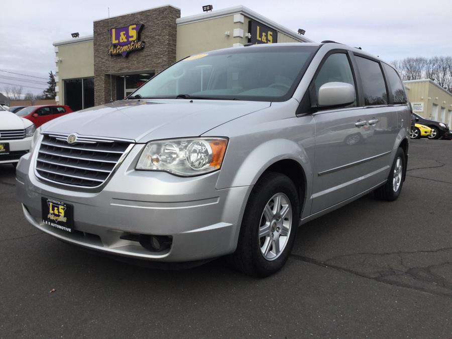 2010 Chrysler Town & Country 4dr Wgn Touring, available for sale in Plantsville, Connecticut | L&S Automotive LLC. Plantsville, Connecticut