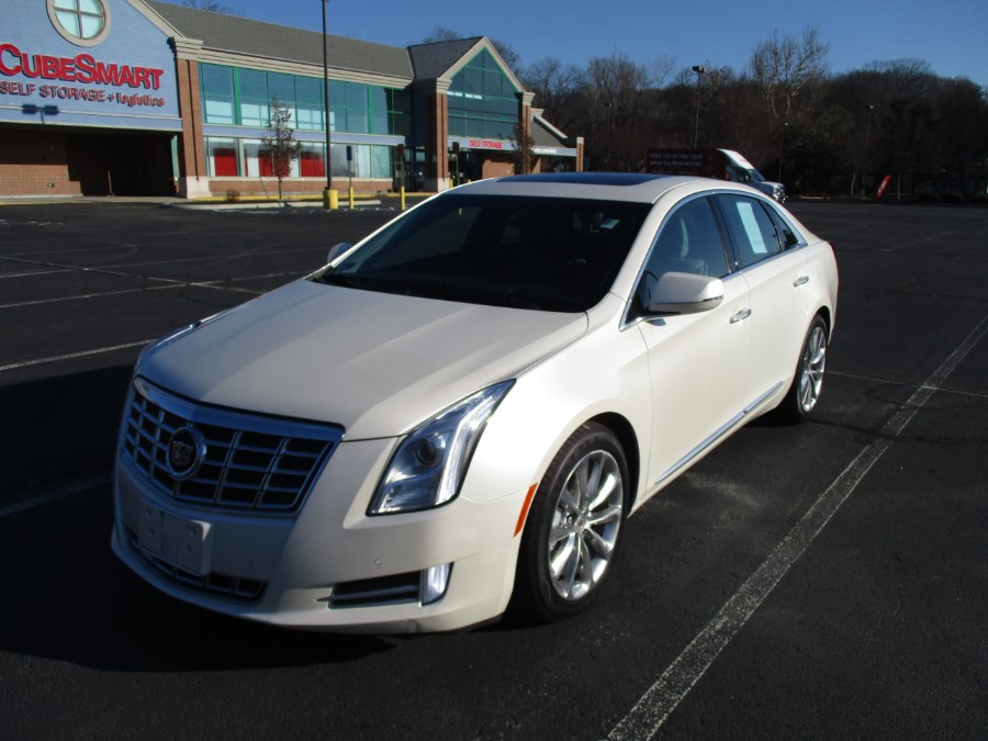 2014 Cadillac XTS 4dr Sdn Luxury AWD, available for sale in New Britain, Connecticut | Universal Motors LLC. New Britain, Connecticut