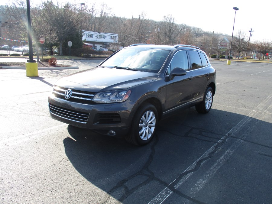 2012 Volkswagen Touareg 4dr VR6 Sport w/Nav - Clean Carfax, available for sale in New Britain, Connecticut | Universal Motors LLC. New Britain, Connecticut
