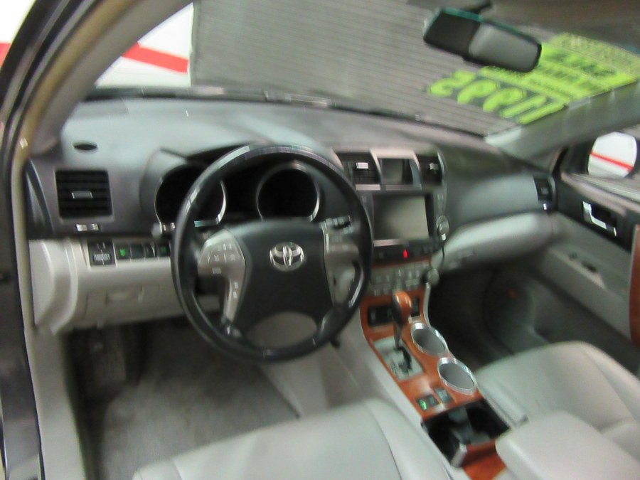 2009 Toyota Highlander 4WD 4dr V6 Limited (Natl), available for sale in Little Ferry, New Jersey | Royalty Auto Sales. Little Ferry, New Jersey 2009 Toyota Highlander 4WD 4dr V6 Limited (Natl), available for sale in Little Ferry, New Jersey | Royalty Auto Sales. Little Ferry, New Jersey