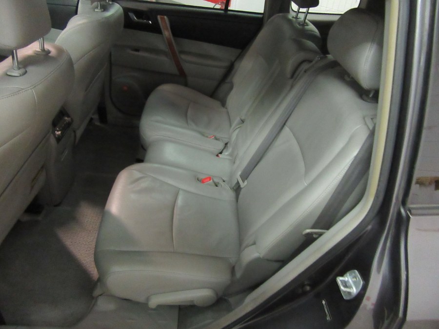 2009 Toyota Highlander 4WD 4dr V6 Limited (Natl), available for sale in Little Ferry, New Jersey | Royalty Auto Sales. Little Ferry, New Jersey 2009 Toyota Highlander 4WD 4dr V6 Limited (Natl), available for sale in Little Ferry, New Jersey | Royalty Auto Sales. Little Ferry, New Jersey