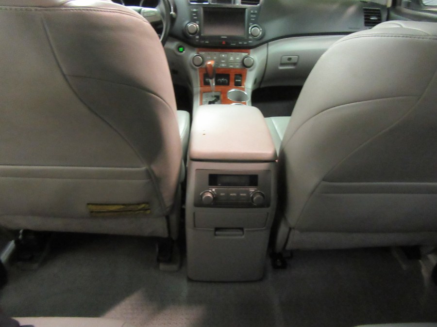 2009 Toyota Highlander 4WD 4dr V6 Limited (Natl), available for sale in Little Ferry, New Jersey | Royalty Auto Sales. Little Ferry, New Jersey 2009 Toyota Highlander 4WD 4dr V6 Limited (Natl), available for sale in Little Ferry, New Jersey | Royalty Auto Sales. Little Ferry, New Jersey