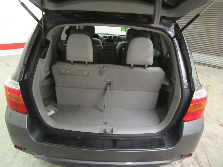 2009 Toyota Highlander 4WD 4dr V6 Limited (Natl), available for sale in Little Ferry, New Jersey | Royalty Auto Sales. Little Ferry, New Jersey 2009 Toyota Highlander 4WD 4dr V6 Limited (Natl), available for sale in Little Ferry, New Jersey | Royalty Auto Sales. Little Ferry, New Jersey