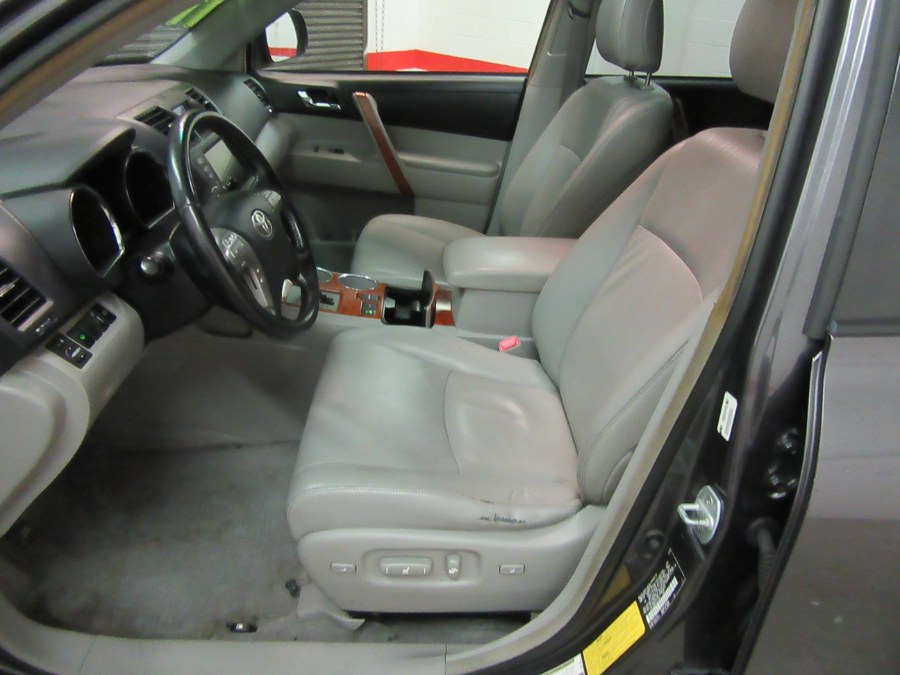 2009 Toyota Highlander 4WD 4dr V6 Limited (Natl), available for sale in Little Ferry, New Jersey | Royalty Auto Sales. Little Ferry, New Jersey 2009 Toyota Highlander 4WD 4dr V6 Limited (Natl), available for sale in Little Ferry, New Jersey | Royalty Auto Sales. Little Ferry, New Jersey